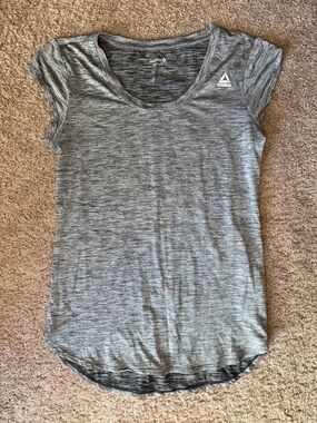 Reebok Women's Gray Heather Scoop Neck Short Sleeve Tee - Active Fit
